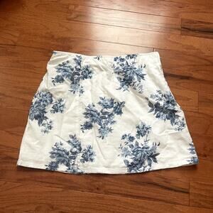 American Eagle Blue and White Floral A-Line Skirt Size Medium NWT